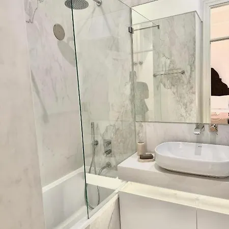 Quarto em Acomodações Particulares Com Banheiro No Coração De *